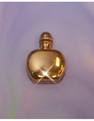 Broche Parfum Jean Patou est présent 