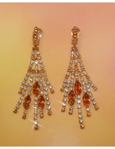 Boucles d'oreilles oranges brillant des détails fins